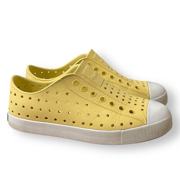 Native Shoes Jefferson Slip On Shoes Kids Size J1 Banana Yellow/White - Picture 2 of 5